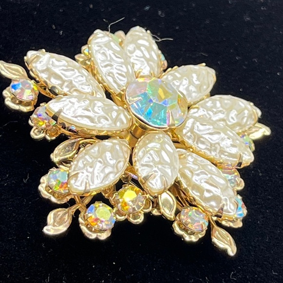 Vintage Flower, Crinkle Pearl, + A.B. Brooch + Earring set. - Picture 2 of 10